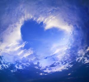 ángeles en las nubes