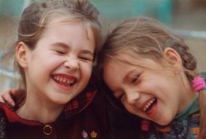 niñas alegria risa