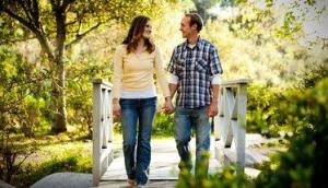 pareja puente hombre mujer